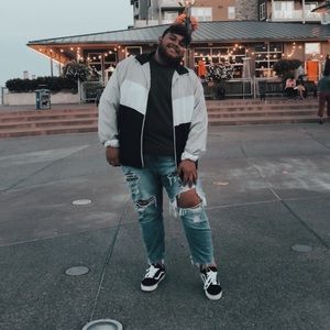 Meet your Posher, Luis